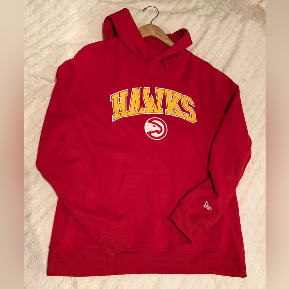 New Era Atlanta Hawks old school Red and yellow Hoodie - Picture 4 of 6